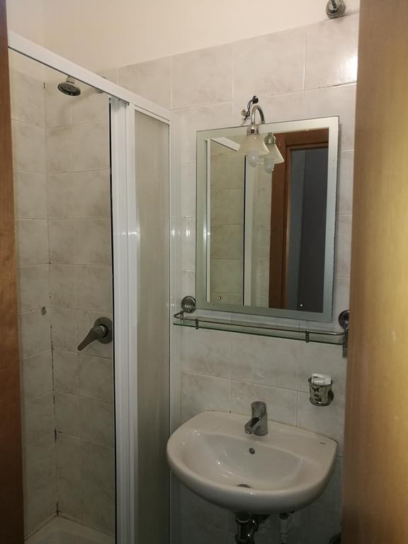 Ares Rooms Rome Bilik gambar